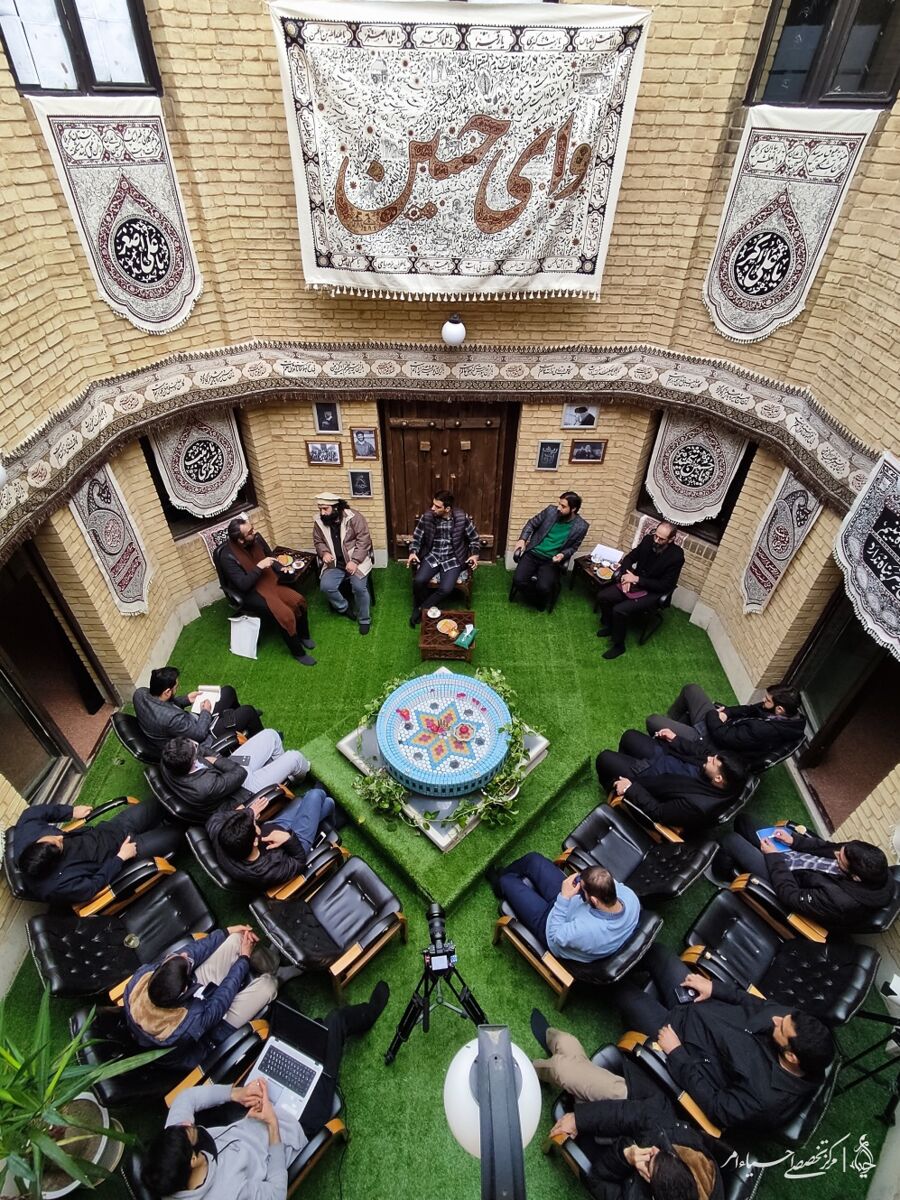 مداح شعرشناسی که روی مرز مداحی سنتی و روز حرکت میکند/ حنیف طاهری: بودجه نهادهای فرهنگی برای اهل بیت به جای هیأت کجا میرود؟