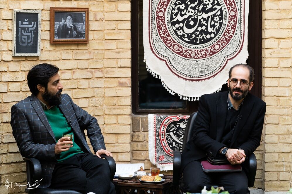 مداح شعرشناسی که روی مرز مداحی سنتی و روز حرکت میکند/ حنیف طاهری: بودجه نهادهای فرهنگی برای اهل بیت به جای هیأت کجا میرود؟