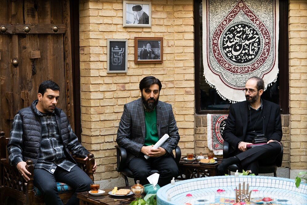 مداح شعرشناسی که روی مرز مداحی سنتی و روز حرکت میکند/ حنیف طاهری: بودجه نهادهای فرهنگی برای اهل بیت به جای هیأت کجا میرود؟