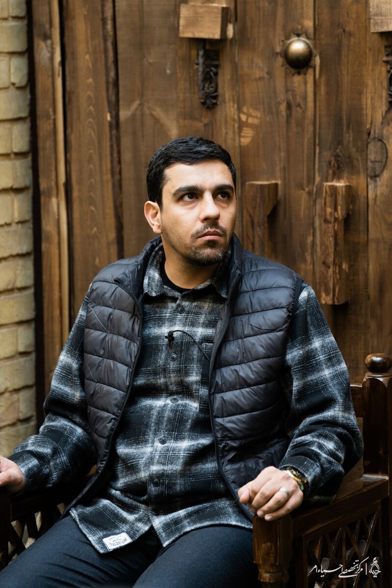 مداح شعرشناسی که روی مرز مداحی سنتی و روز حرکت میکند/ حنیف طاهری: بودجه نهادهای فرهنگی برای اهل بیت به جای هیأت کجا میرود؟