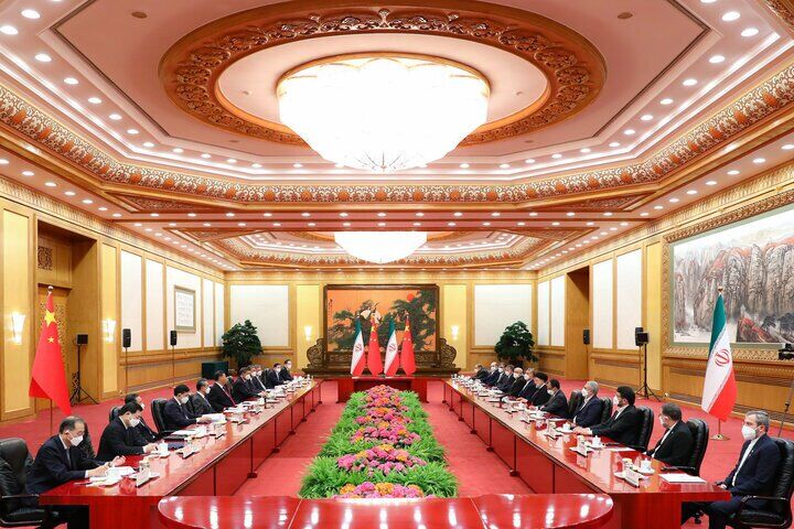 رئیسی: تحکیم روابط تهران - پکن در ارتقای امنیت جهان مؤثر است / جین پینگ: چین قاطعانه معتقد به توسعه روابط با ایران است