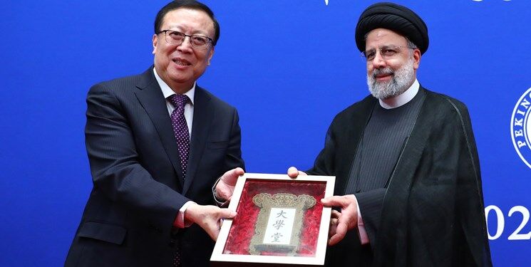  رئیسی استاد افتخاری دانشگاه پکن شد 