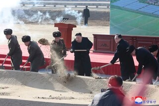 حضور رهبر کره شمالی در مراسم کلنگ‌زنی احداث پروژه‌های مسکونی و کشاورزی