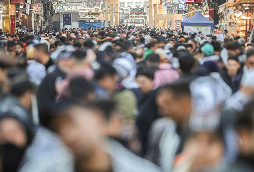 حضور میلیونها زائر در کاظمین/ پیکر امام کاظم(ع) به صورت نمادین تشییع شد+ عکس و فیلم