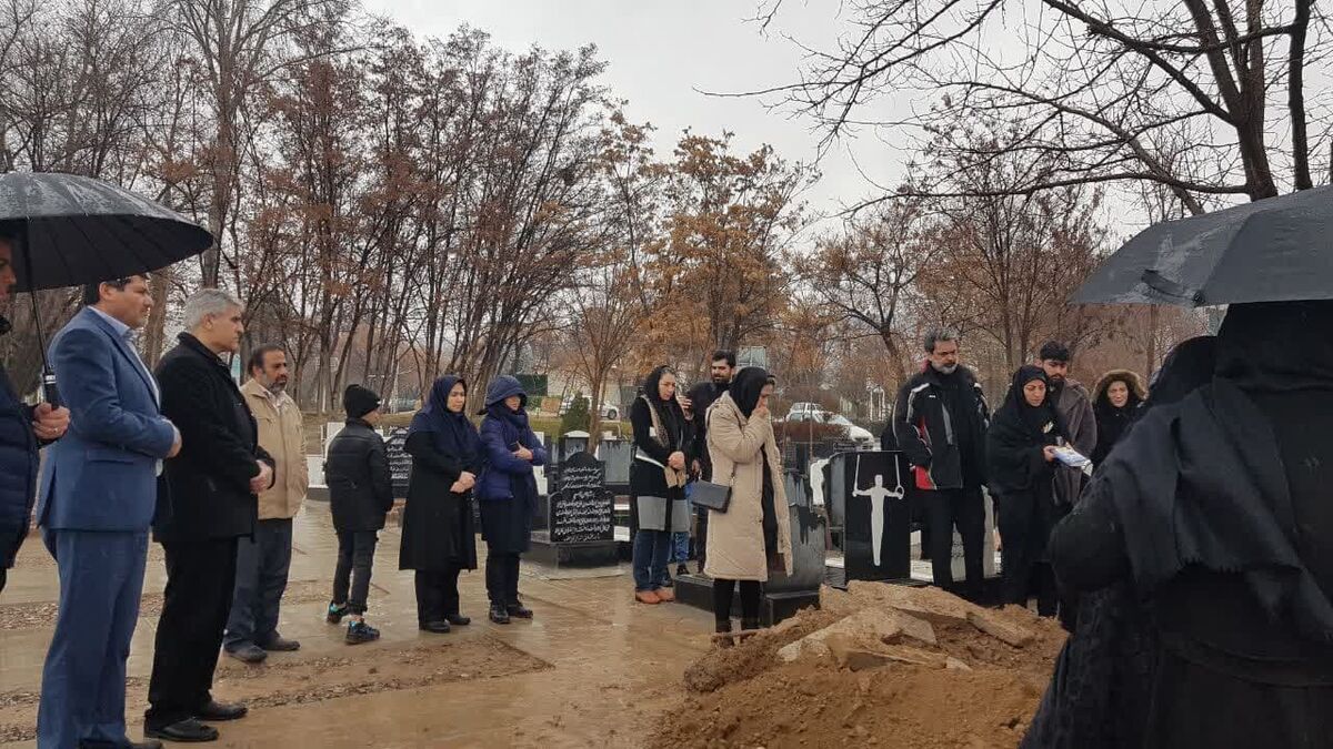 هنرمند صنایعدستی مشهدی در قطعه هنرمندان بهشت رضا (ع) مشهد آرام گرفت