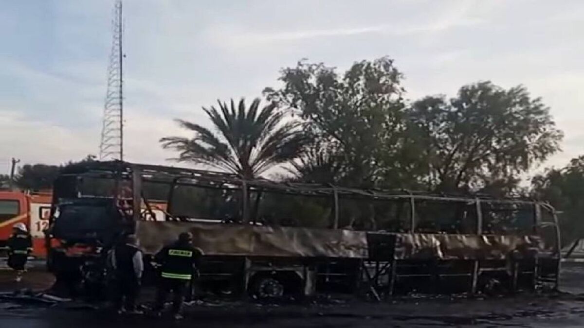 اتوبوس اصفهان - زاهدان در آتش سوخت