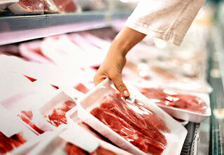 روزنامه ایران «گوشت نیم میلیون تومانی» را تایید کرد؛ گوشت بسته‌بندی شده بود!
