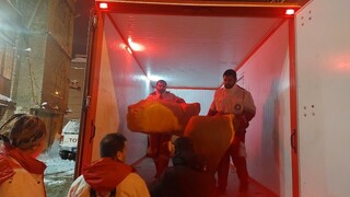 کمک های امدادی و اقلام غذایی بین روستاهای برفگیر الیگودرز توزیع شد 