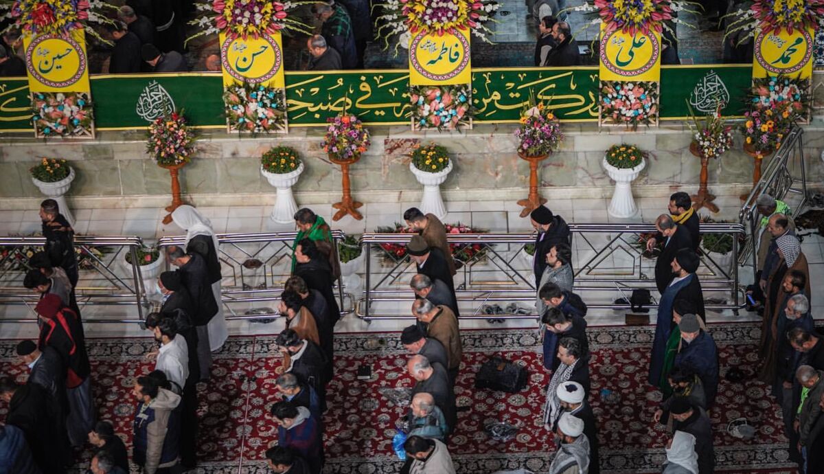حضور پرشور زائران در حرم امام علی (ع) را ببینید