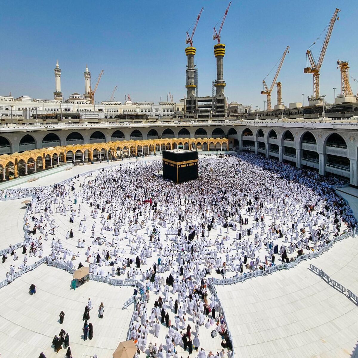 تجربه ناموفق سعودیها در جذب توریست زائر/ عربستان منطقه گردشگری مدرن با الهام از «کعبه» میسازد+فیلم