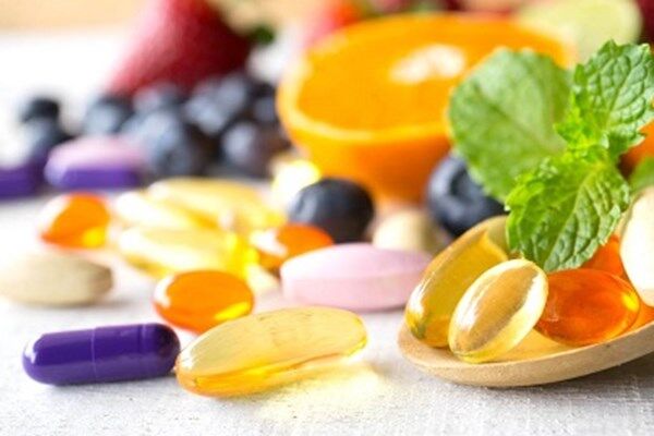 گرانی درمان در بازار بی در و پیکر «مکملها»/ از قیمتگذاری خودسرانه تا زد و بند برای سود بیشتر