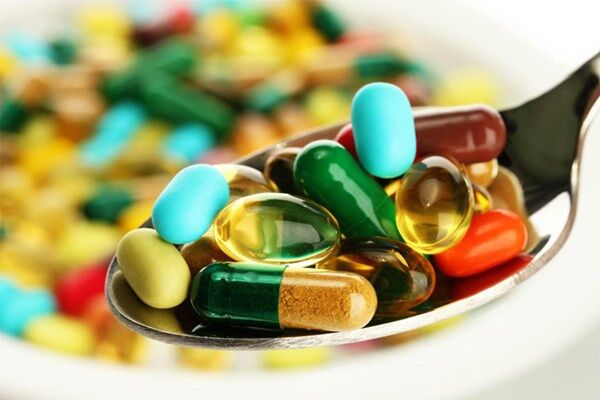 گرانی درمان در بازار بی در و پیکر «مکملها»/ از قیمتگذاری خودسرانه تا زد و بند برای سود بیشتر