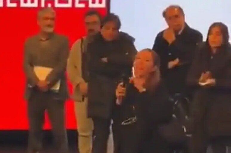 اطلاعیه مهم نظام مهندسی درباره خانم بی‌ حجابی که روسری‌ اش را پرتاب کرد