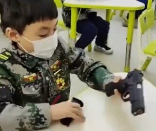 آموزش کار با سلاح در مدارس چین