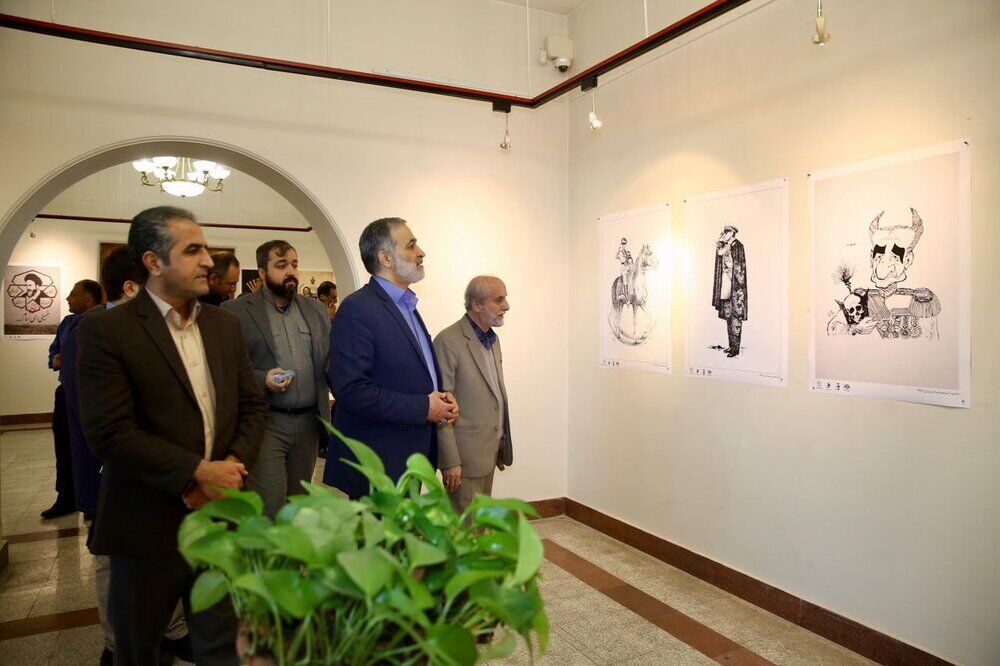 نمایشگاه «ایرانِ عزیزِ ما» افتتاح شد