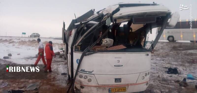 واژگونی خونین اتوبوس با ۳۲ مصدوم +عکس