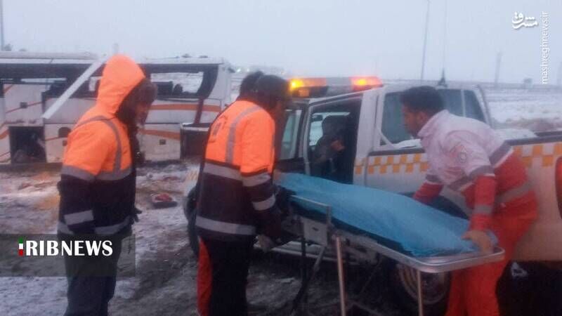 واژگونی خونین اتوبوس با ۳۲ مصدوم +عکس