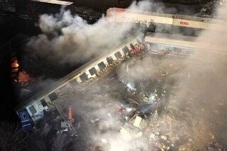حداقل ۱۵ کشته در حادثه مرگبار برخورد دو قطار در یونان