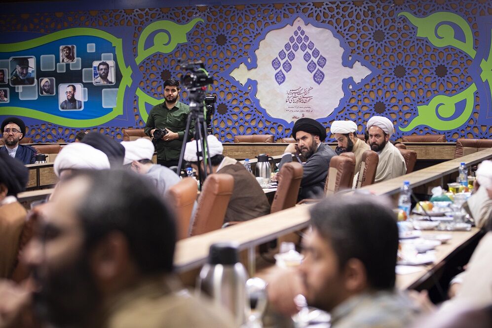 پناهیان در جمع منبریهای جوان: اجازه ندهید اسلام غریب بماند