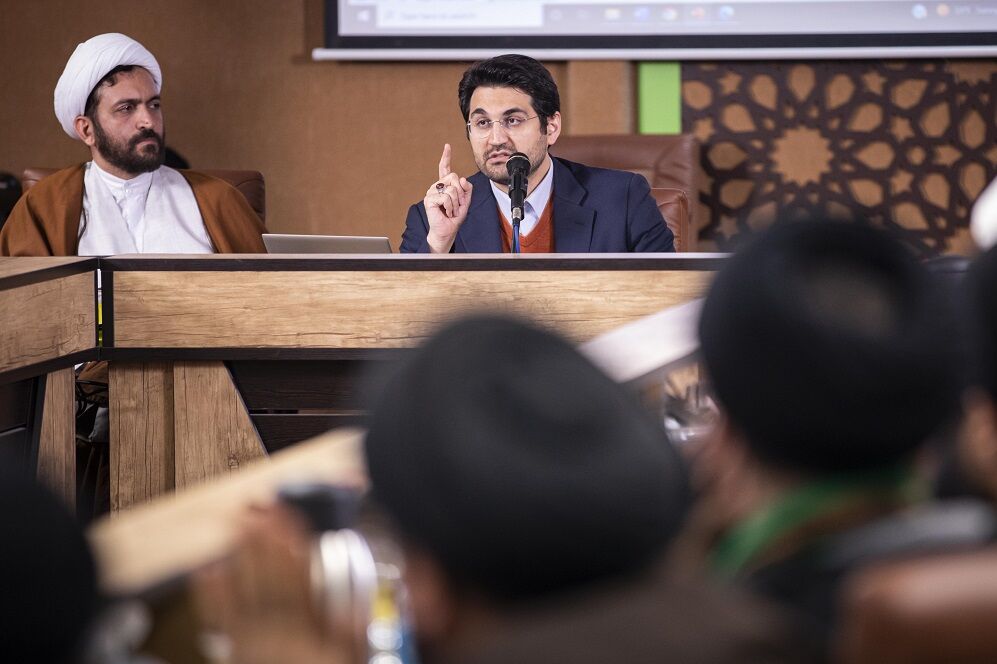 پناهیان در جمع منبریهای جوان: اجازه ندهید اسلام غریب بماند