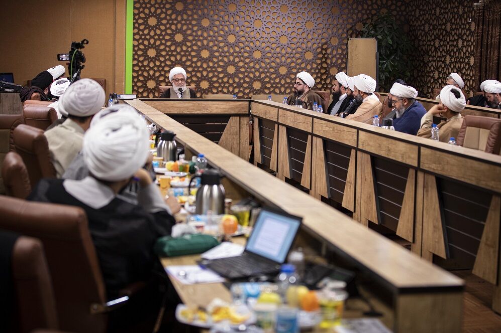 پناهیان در جمع منبریهای جوان: اجازه ندهید اسلام غریب بماند