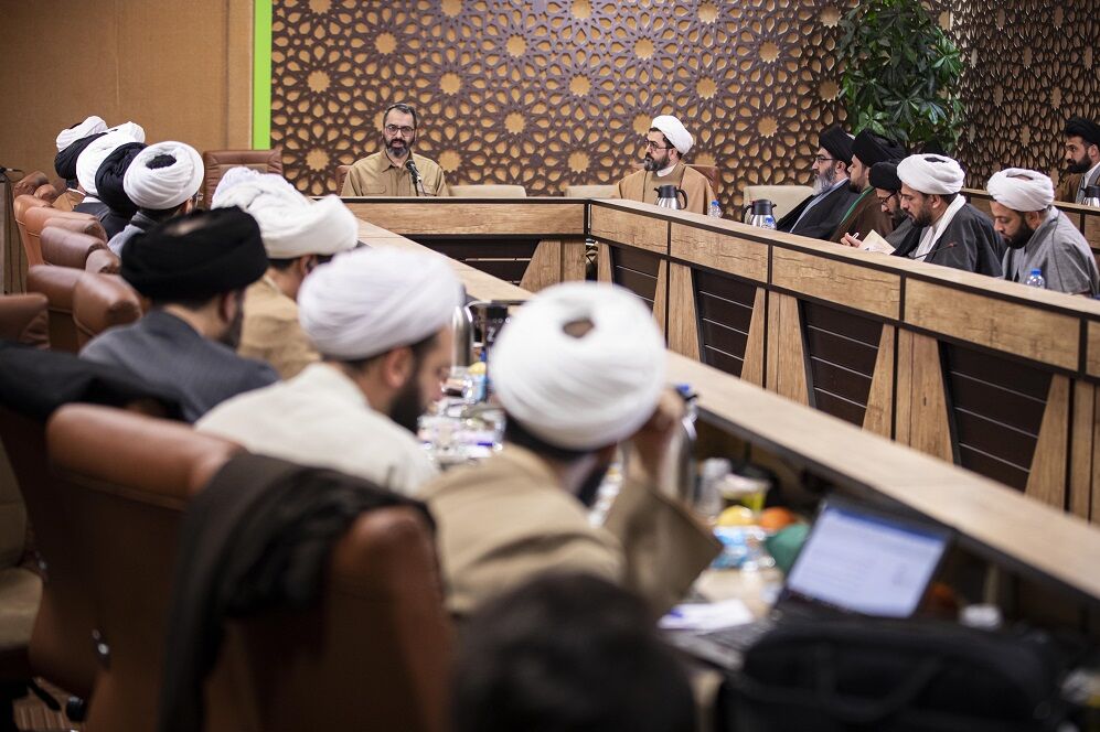 پناهیان در جمع منبریهای جوان: اجازه ندهید اسلام غریب بماند