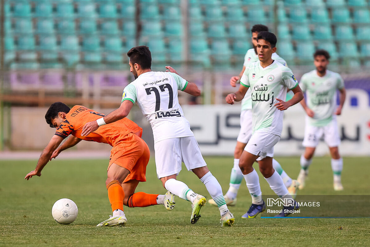 جدال ایرانی _ اسپانیایی در تبریز/ هوادار نقش گربه سیاه را بازی میکند؟