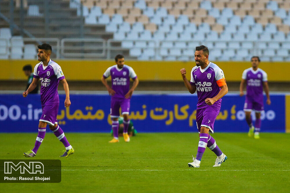 جدال ایرانی _ اسپانیایی در تبریز/ هوادار نقش گربه سیاه را بازی میکند؟