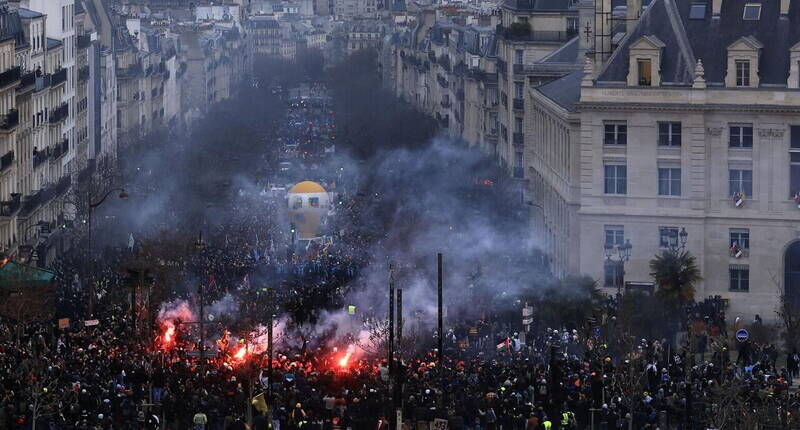 هفته سیاه انرژی در فرانسه؛ اعتصاب‌ها ادامه دارد
