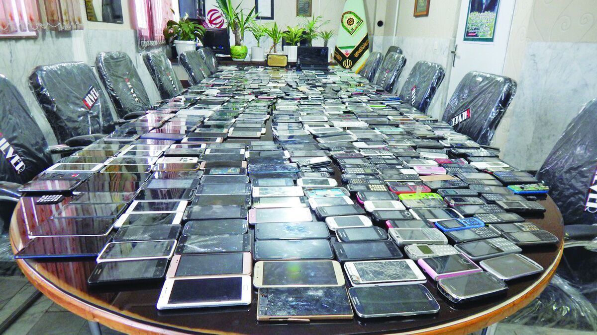 انهدام باند بزرگ موبایل‌قاپی و کشف ۲۵۰ تلفن همراه