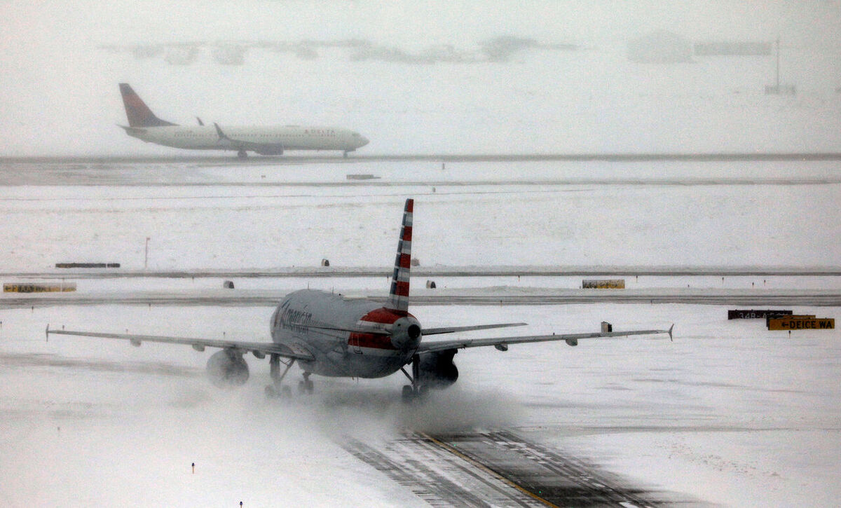 بارش برف پروازها در انگلیس را لغو کرد
