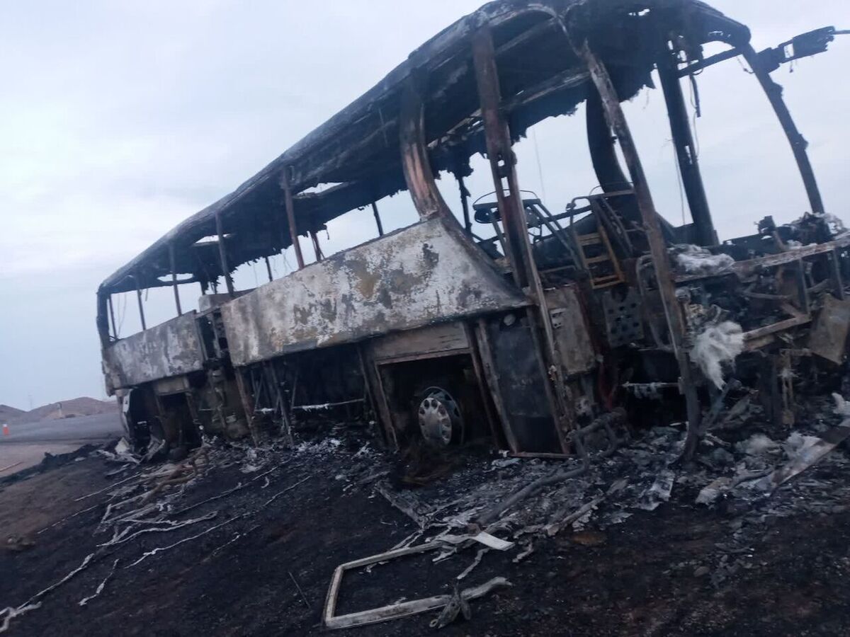 آتش گرفتن اتوبوس مسافری در یزد