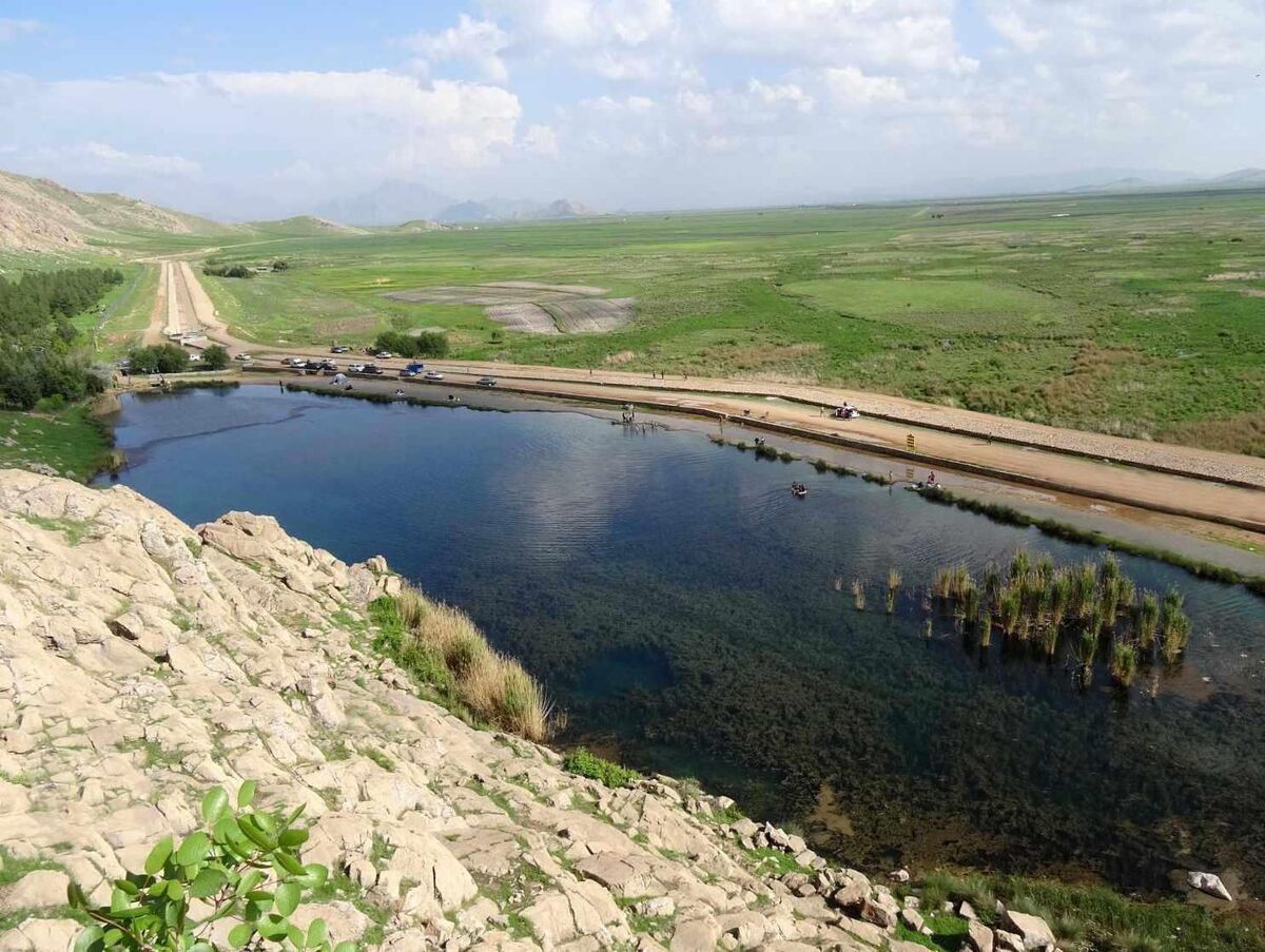 جاری شدن آب در تالاب هشیلان پس از ۸ ماه خشکی