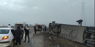 واژگونی اتوبوس در زنجان با ۲۹ مصدوم