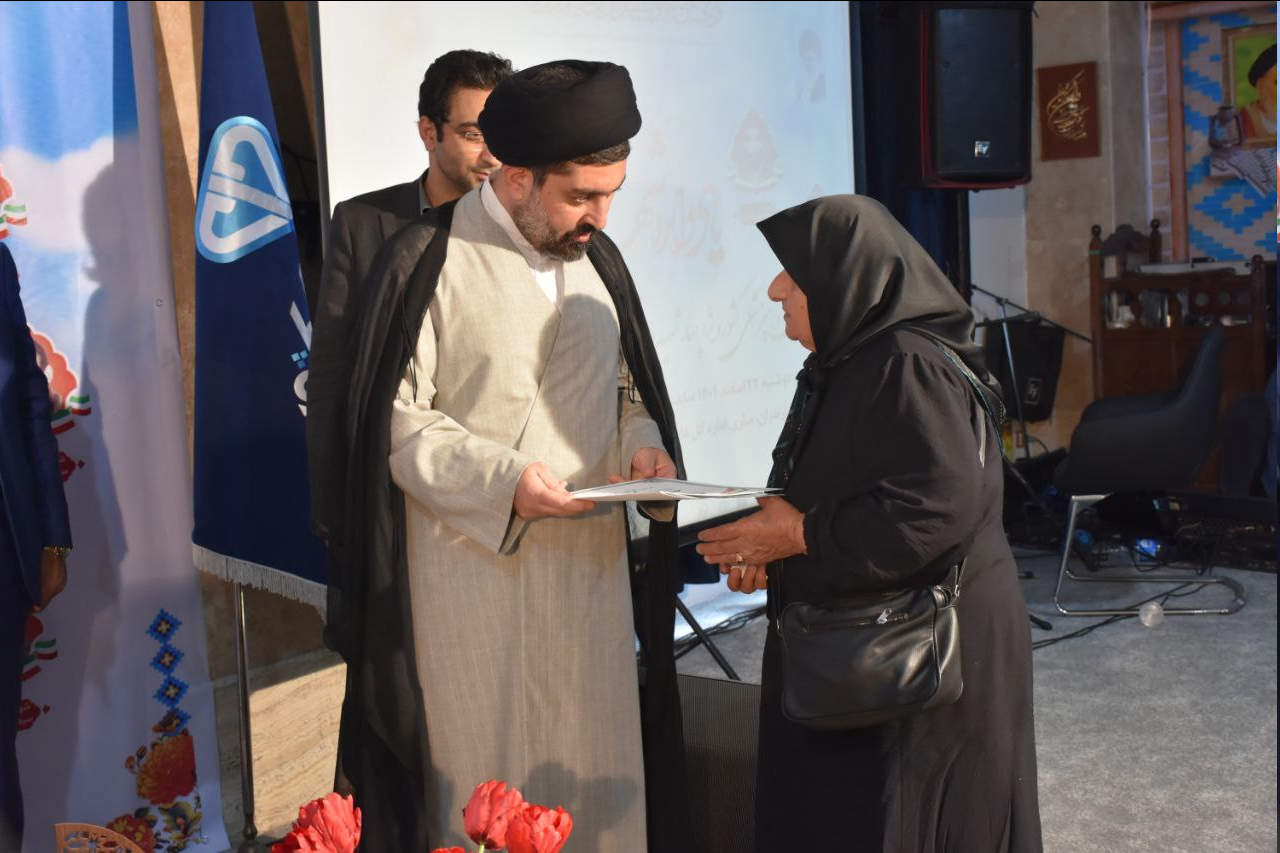 مسئول نمایندگی ولی فقیه در سازمان دامپزشکی کشور : شهدا الگویی ماندگار برای نسل امروز هستند/ خون شهیدان انقلاب اسلامی را بیمه کرد