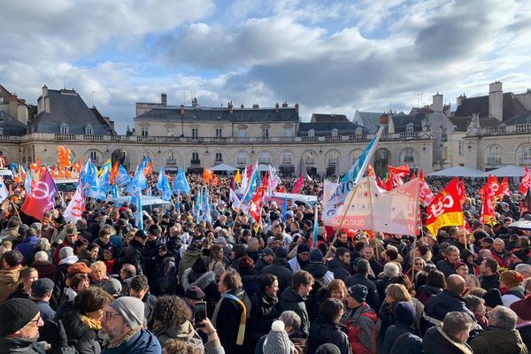 هشتمین اعتصاب سراسری در فرانسه و تشدید فشارها علیه مکرون