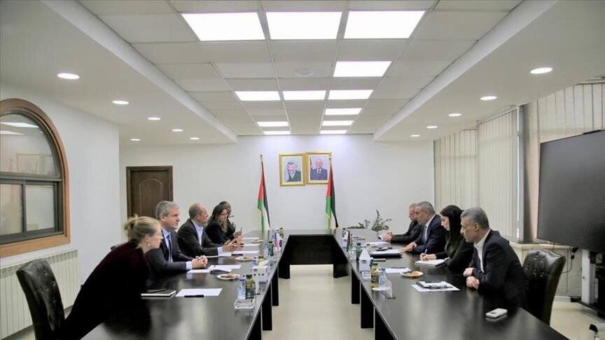 تاکید گروه‌های فلسطینی به عباس برای عدم حضور در نشست شرم‌الشیخ