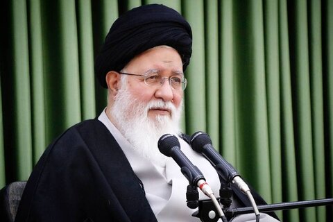 آیت‌الله سیداحمد علم‌الهدی: نقش مهم آموزش‌ و پرورش صیانت از هویت‌دینی دانش‌آموزان است