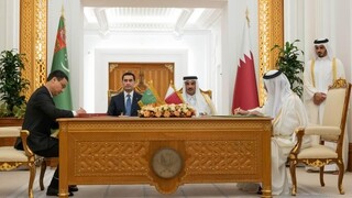 دیدار امیر قطر و رئیس جمهور ترکمنستان / مسائل منطقه‌ای محور گفت وگوها