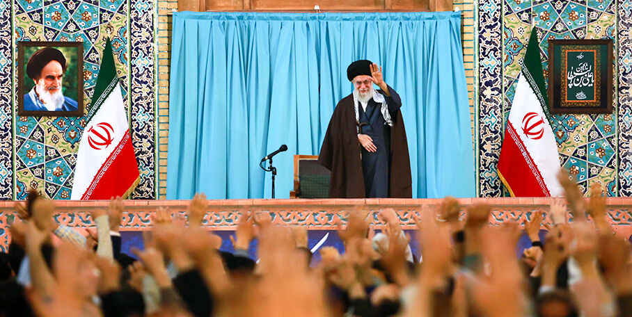 انتظار سه ساله پایان یافت / آغاز سخنرانی نوروزی رهبر معظم انقلاب در حرم مطهر رضوی