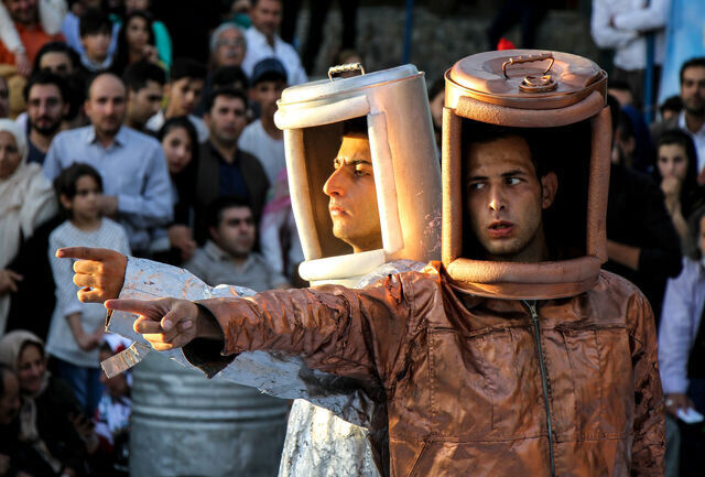 تئاترهای طنز خیابانی با موضوع فرهنگ میزبانی در ماه رمضان اجرا می‌شود