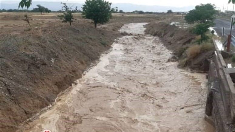 سیلاب راه‌های مواصلاتی چند روستا در بجستان را تخریب کرد