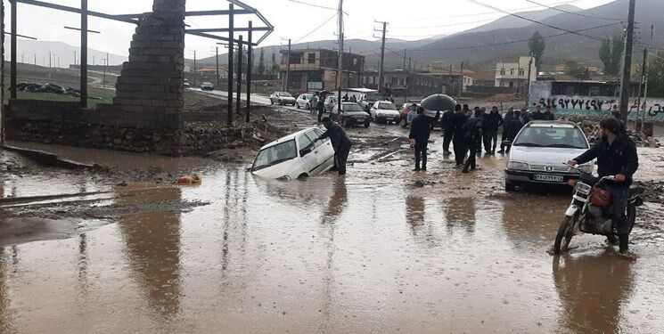 نجات ۲ چوپان و ۵۰۰ راس گوسفند گرفتار سیل در باخرز