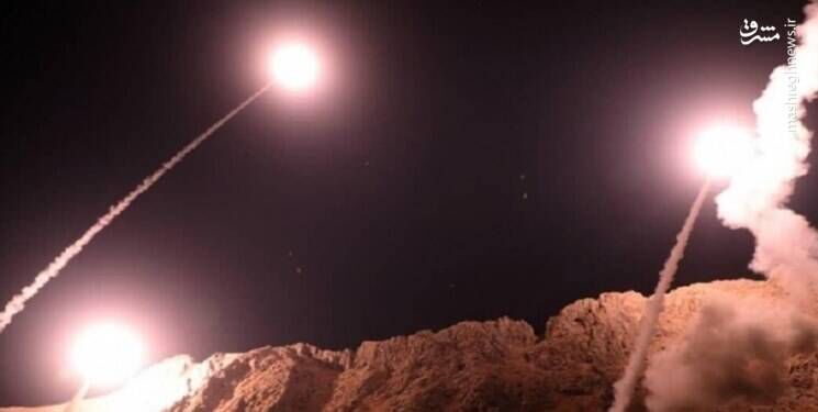 حملات گسترده راکتی به پایگاه‌های آمریکا در شرق سوریه +فیلم