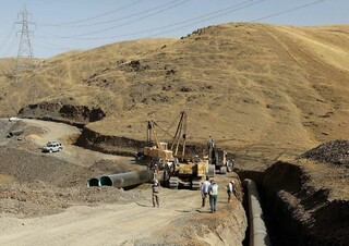 لوله گذاری خط انتقال آب از دریای عمان در شرق کشور آغاز شده است