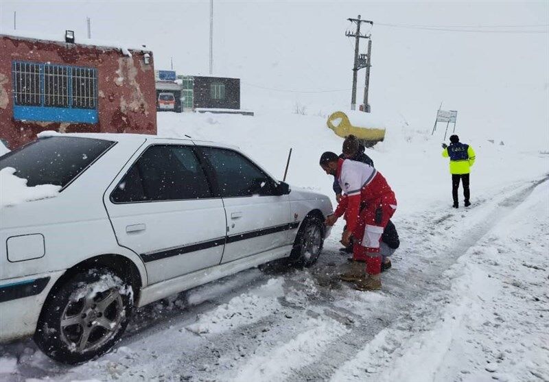 بارش برف و باران تا اواخر هفته در کردستان/ وقوع بهمن و مسدودی جاده‌ها