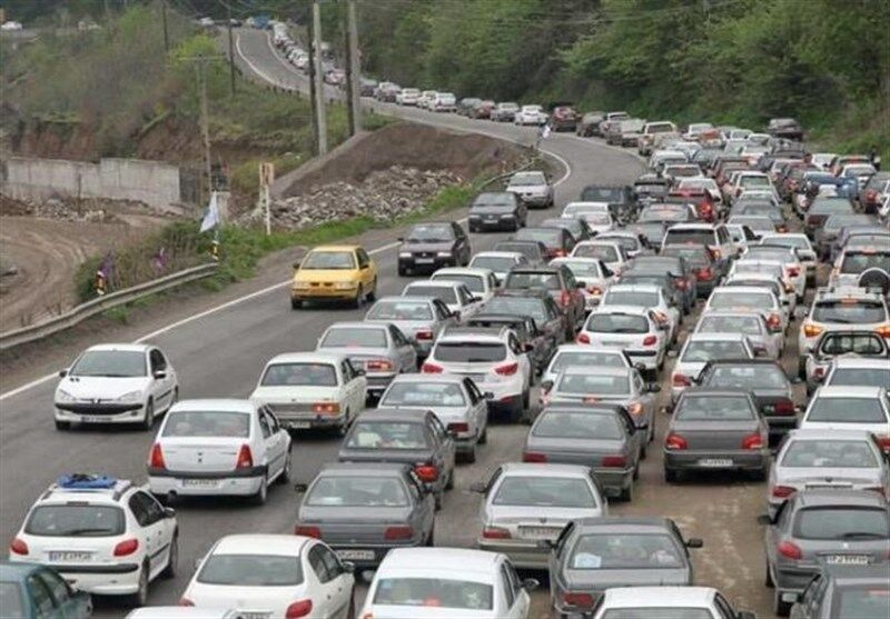 مدیرکل راهداری البرز: ترافیک در آزادراه قزوین - کرج سنگین است/ بارش باران در جاده چالوس