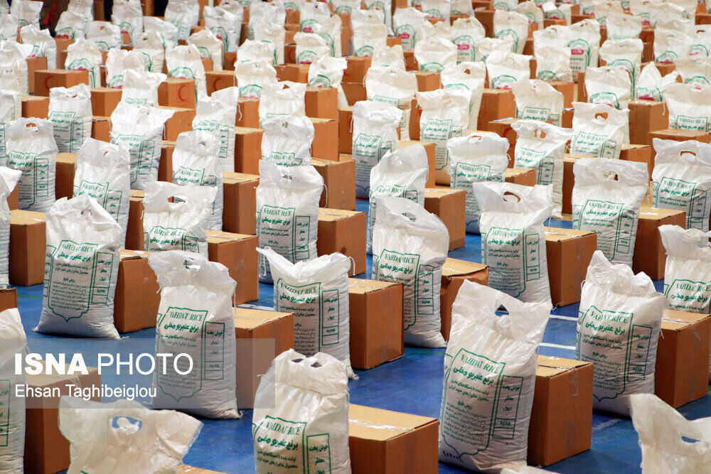 توزیع بیش از ۱۴۰۰ بسته معیشتی در طرح هلال رحمت