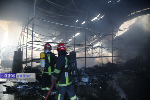 گزارش تصویری I آتش سوزی گسترده کارخانه یخچال سازی در مشهد (2)