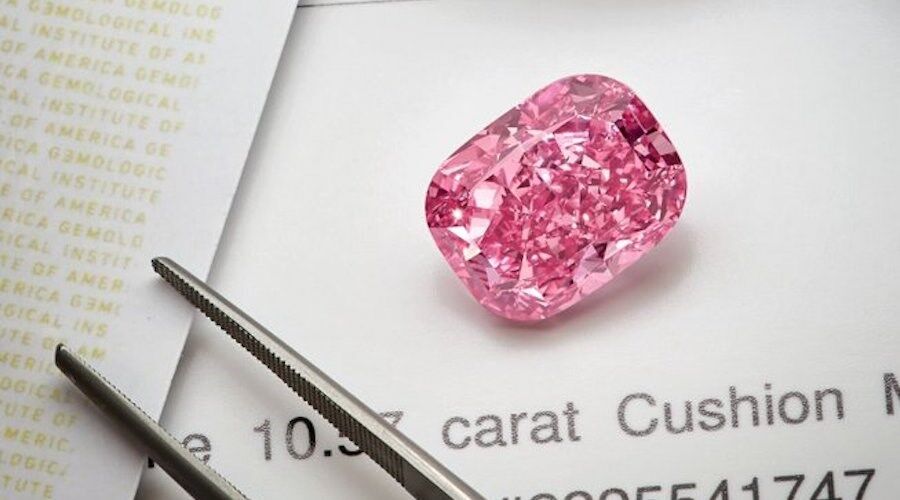 یکی از نادرترین الماس‌های صورتی تاریخ در آستانه فروش ۳۵ میلیون دلاری 